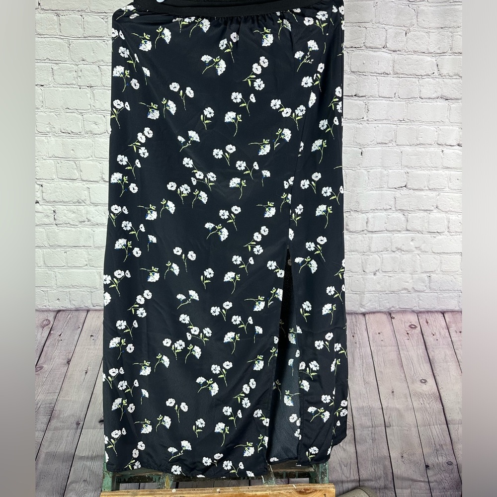 Sanctuary Skirt floral black medium with slit